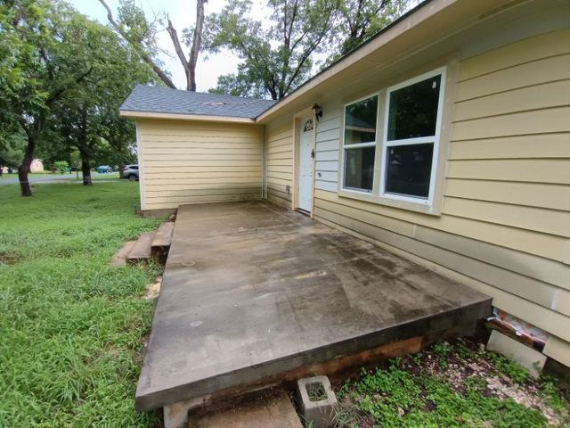 112 W Ila ST, Elgin, TX 78621