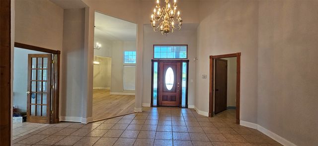 137 Oakview Road, Gainesville, TX 76240