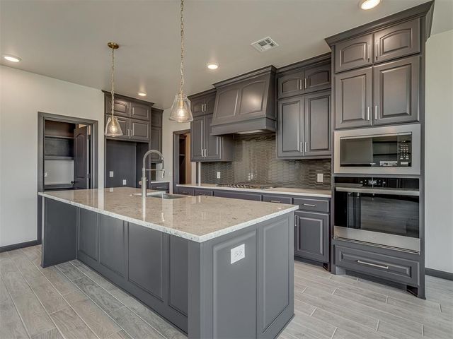 3901 Durango Lakes Drive, Oklahoma City, OK 73160