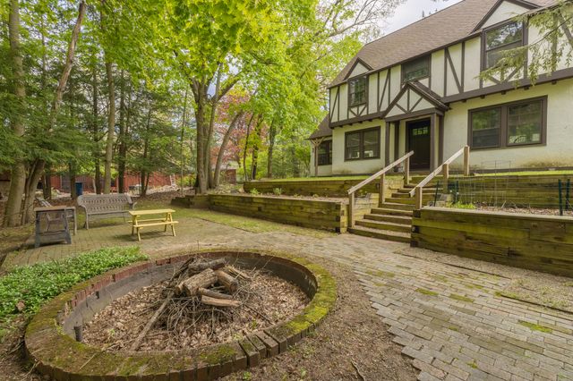 803 Forest Glen Boulevard, Kalamazoo, MI 49008