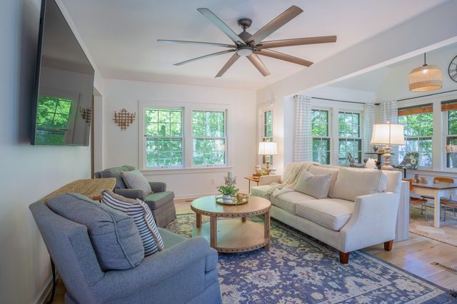 803 Forest Glen Boulevard, Kalamazoo, MI 49008