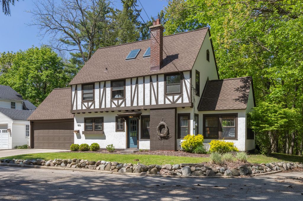 803 Forest Glen Boulevard, Kalamazoo, MI 49008