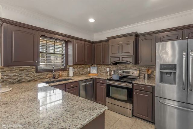 5613 N Heatherstone Drive, Shreveport, LA 71129