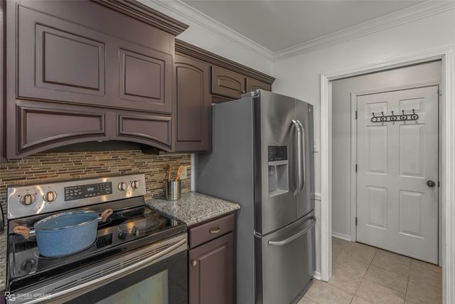 5613 N Heatherstone Drive, Shreveport, LA 71129