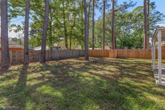 5613 N Heatherstone Drive, Shreveport, LA 71129