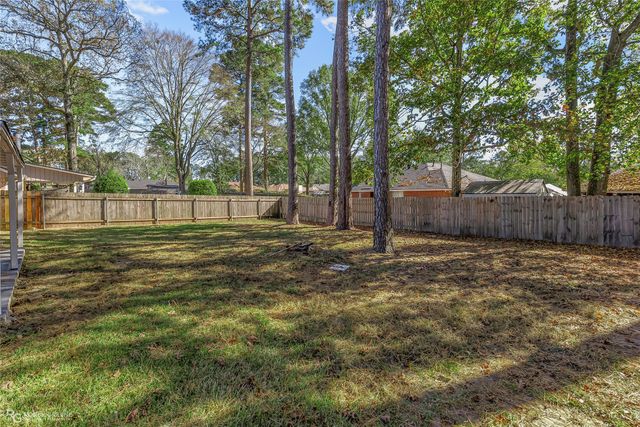 5613 N Heatherstone Drive, Shreveport, LA 71129