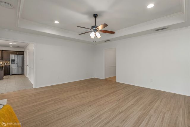 5613 N Heatherstone Drive, Shreveport, LA 71129