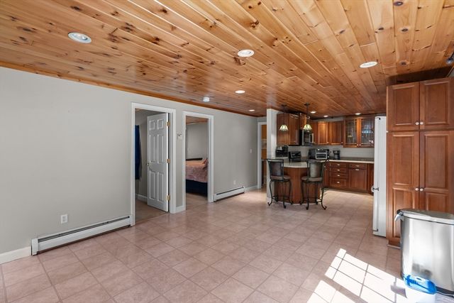 12 Dakel Dr, Freetown, MA 02702