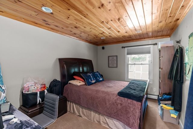 12 Dakel Dr, Freetown, MA 02702