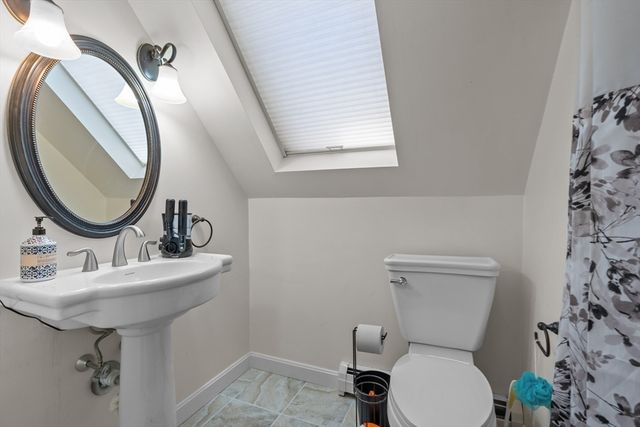 12 Dakel Dr, Freetown, MA 02702