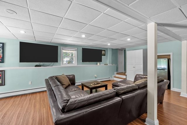 12 Dakel Dr, Freetown, MA 02702