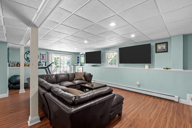 12 Dakel Dr, Freetown, MA 02702