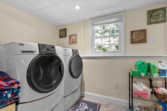 12 Dakel Dr, Freetown, MA 02702