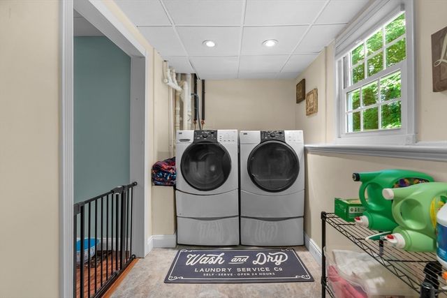 12 Dakel Dr, Freetown, MA 02702