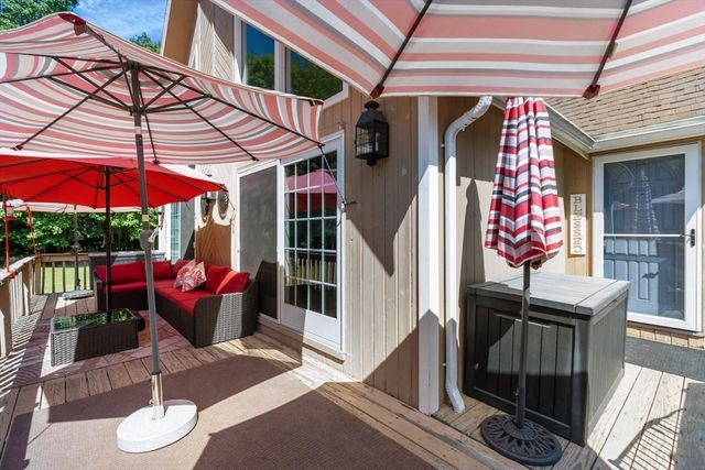 12 Dakel Dr, Freetown, MA 02702