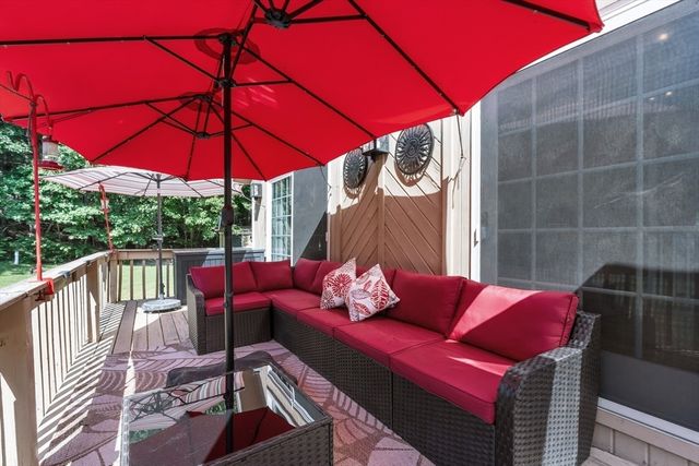 12 Dakel Dr, Freetown, MA 02702