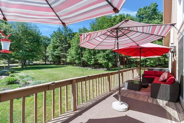 12 Dakel Dr, Freetown, MA 02702