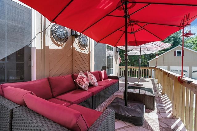 12 Dakel Dr, Freetown, MA 02702