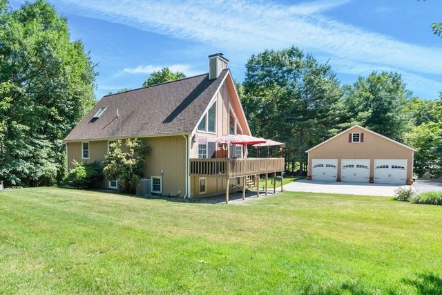 12 Dakel Dr, Freetown, MA 02702