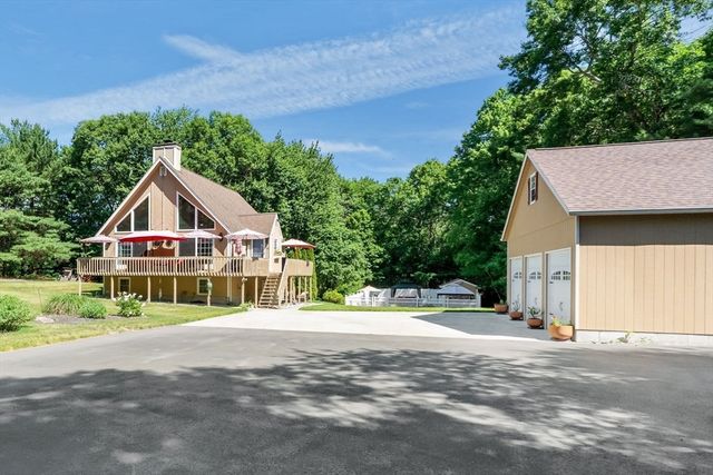 12 Dakel Dr, Freetown, MA 02702