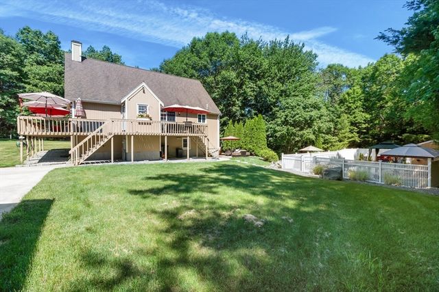 12 Dakel Dr, Freetown, MA 02702