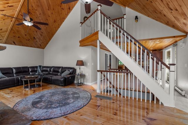 12 Dakel Dr, Freetown, MA 02702