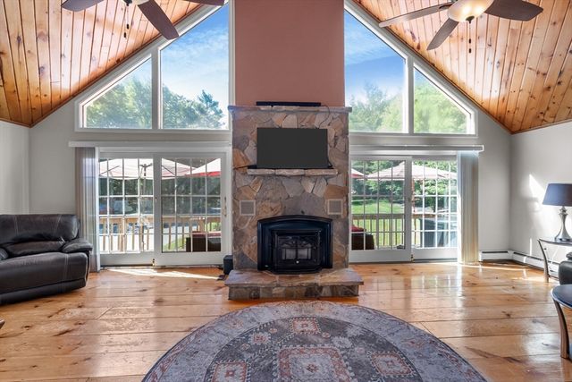 12 Dakel Dr, Freetown, MA 02702