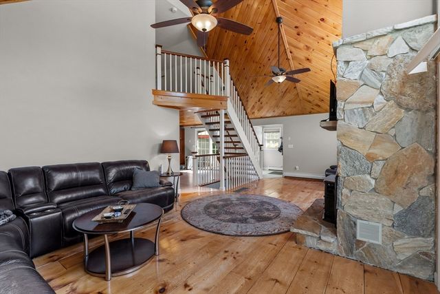 12 Dakel Dr, Freetown, MA 02702