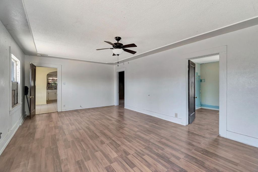 Image 10 of property listing at 6071 S Clara, Fresno, CA 93706