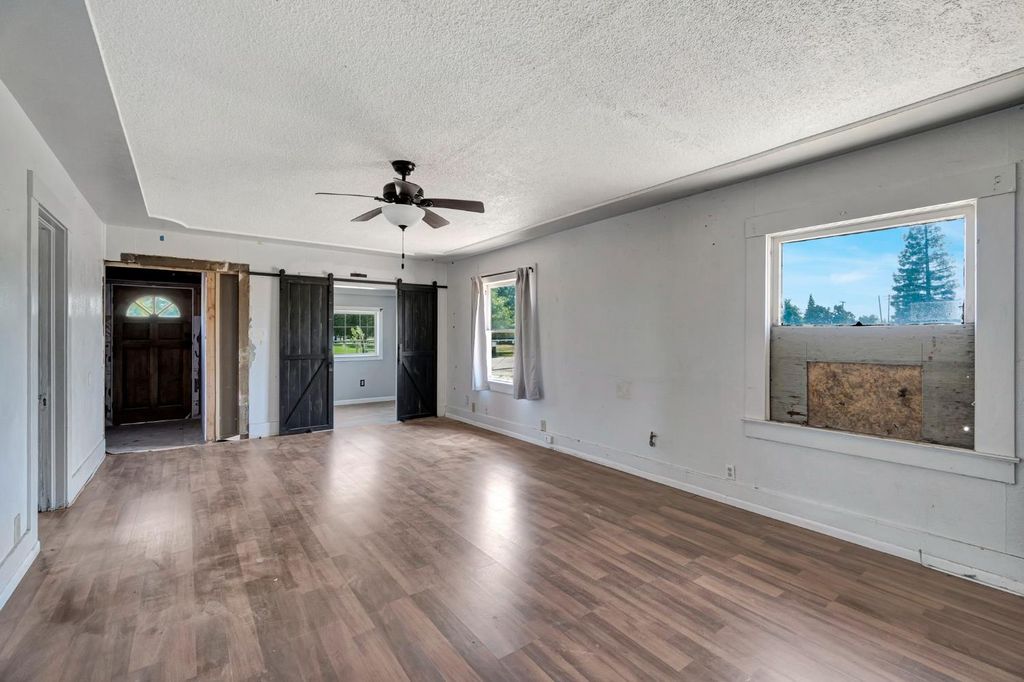 Image 11 of property listing at 6071 S Clara, Fresno, CA 93706