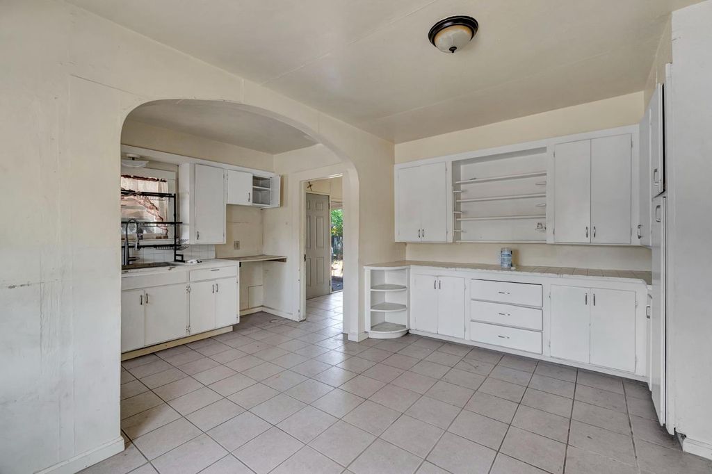 Image 13 of property listing at 6071 S Clara, Fresno, CA 93706