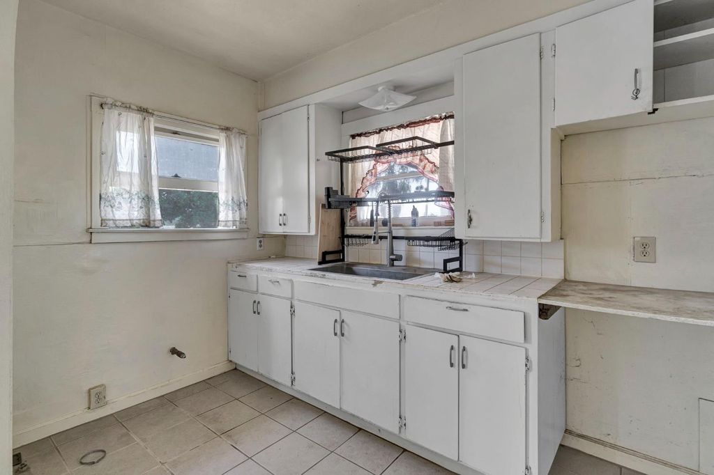 Image 16 of property listing at 6071 S Clara, Fresno, CA 93706