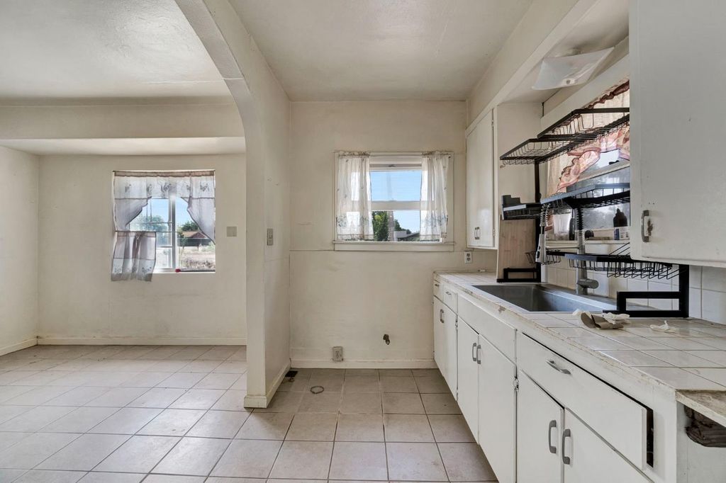Image 17 of property listing at 6071 S Clara, Fresno, CA 93706