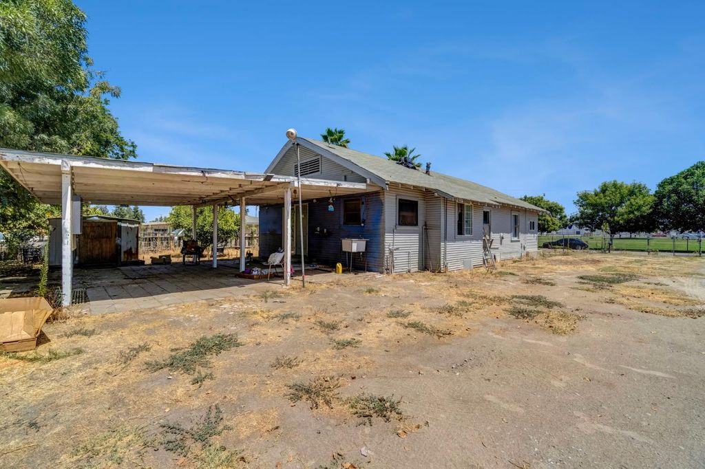 Image 25 of property listing at 6071 S Clara, Fresno, CA 93706