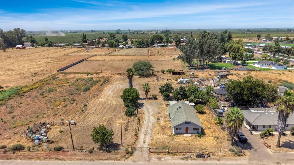 Image 28 of property listing at 6071 S Clara, Fresno, CA 93706