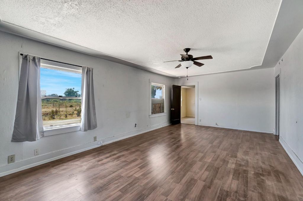 Image 3 of property listing at 6071 S Clara, Fresno, CA 93706