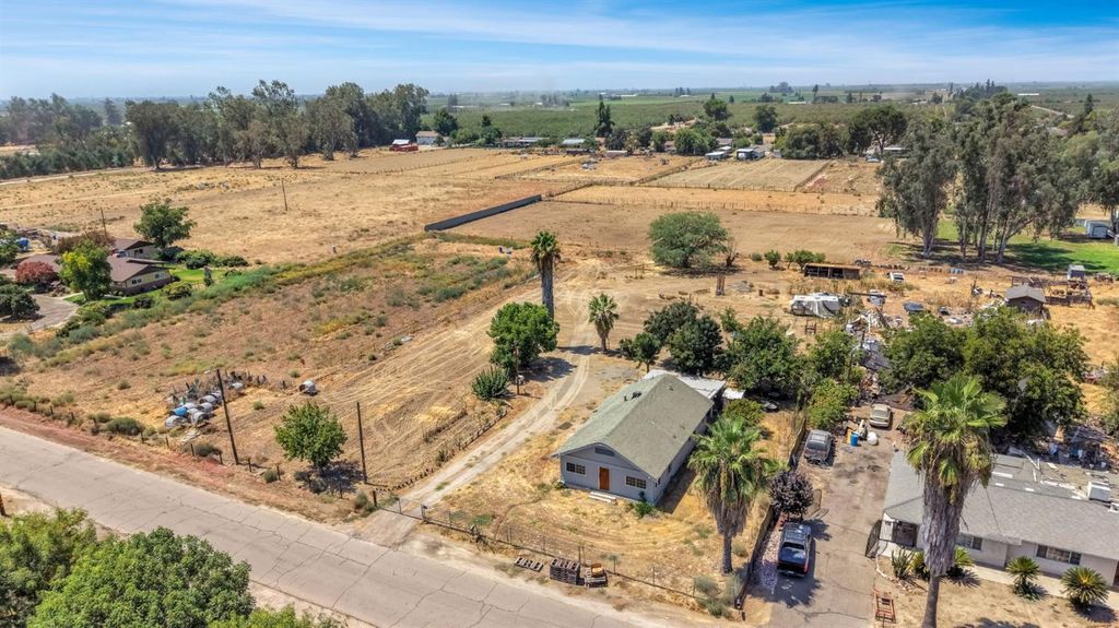 Image 30 of property listing at 6071 S Clara, Fresno, CA 93706