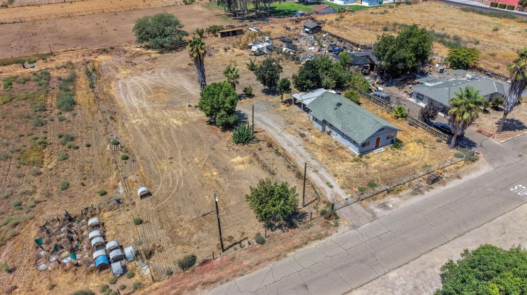 Image 32 of property listing at 6071 S Clara, Fresno, CA 93706