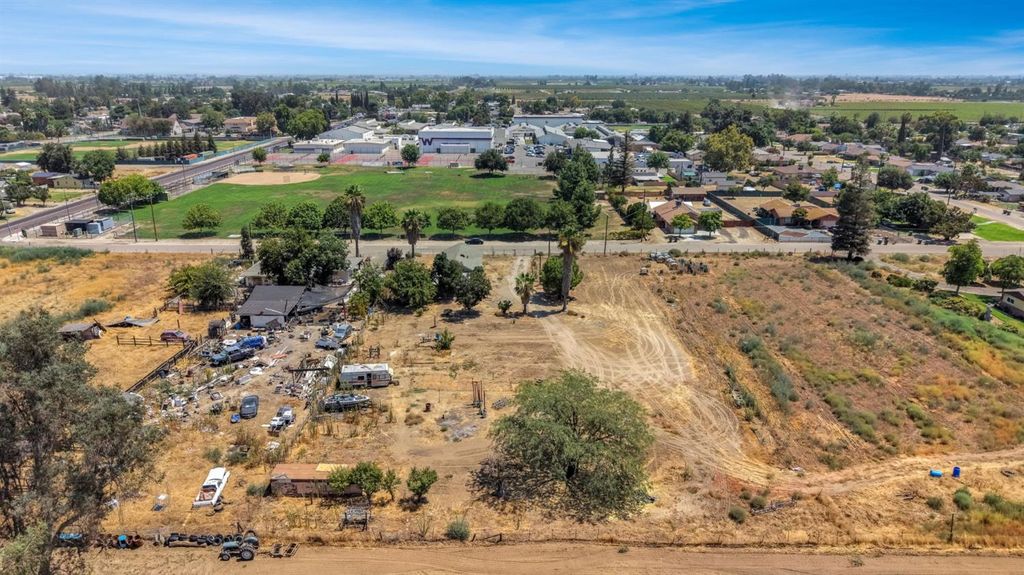 Image 35 of property listing at 6071 S Clara, Fresno, CA 93706