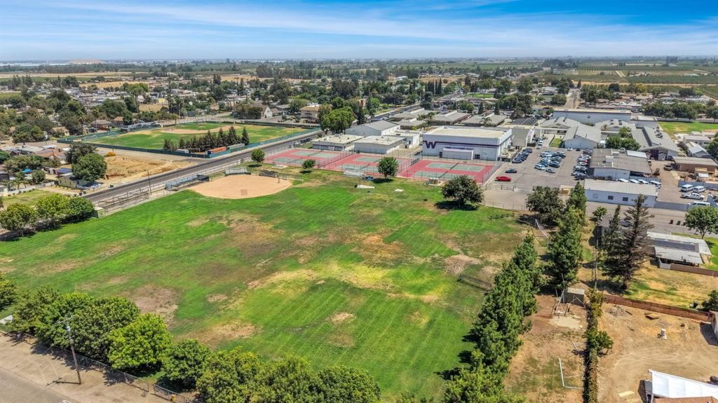 Image 36 of property listing at 6071 S Clara, Fresno, CA 93706
