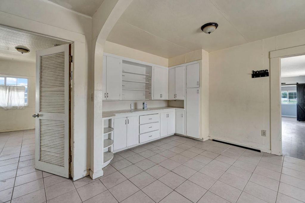 Image 4 of property listing at 6071 S Clara, Fresno, CA 93706