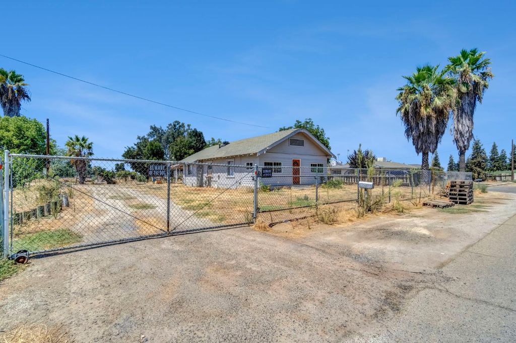 Image 6 of property listing at 6071 S Clara, Fresno, CA 93706