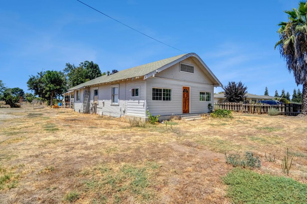 Image 7 of property listing at 6071 S Clara, Fresno, CA 93706
