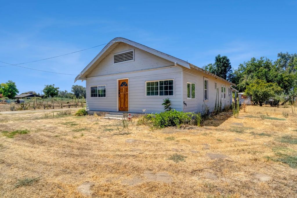 Image 8 of property listing at 6071 S Clara, Fresno, CA 93706