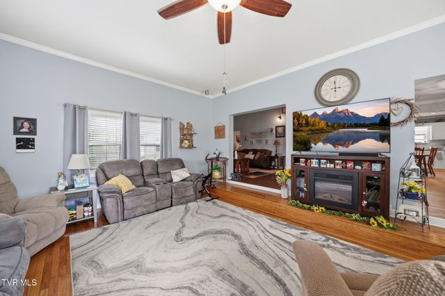 134 Ovalwood Drive, Johnson City, TN 37615