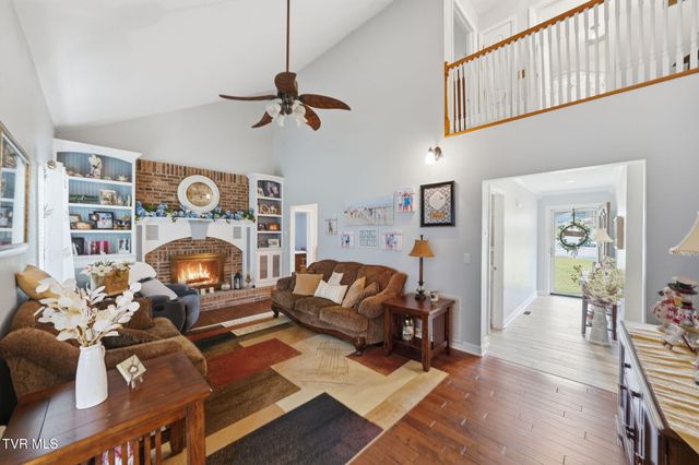 134 Ovalwood Drive, Johnson City, TN 37615