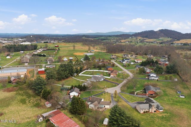 134 Ovalwood Drive, Johnson City, TN 37615