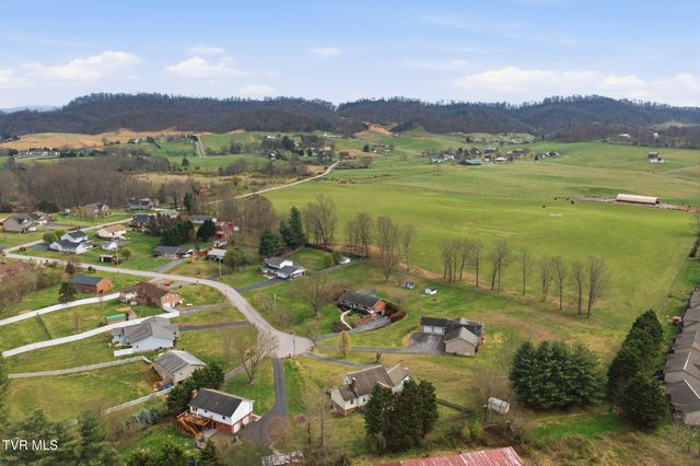 134 Ovalwood Drive, Johnson City, TN 37615