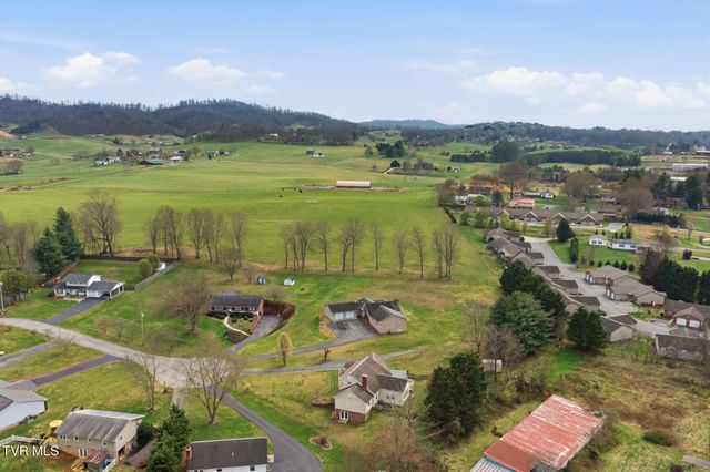 134 Ovalwood Drive, Johnson City, TN 37615