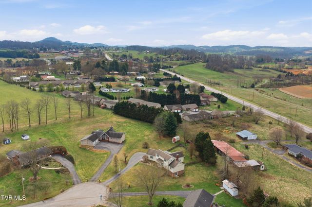 134 Ovalwood Drive, Johnson City, TN 37615